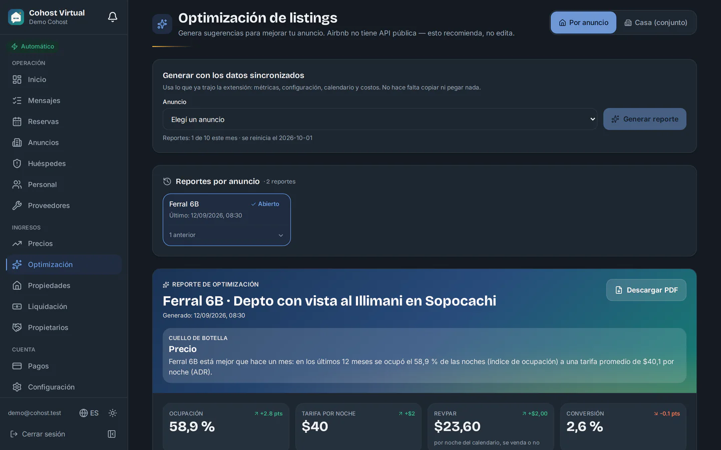 Reporte de optimización con IA en la computadora: cuello de botella del anuncio, ocupación, tarifa, RevPAR y conversión comparados con el reporte anterior, y el resumen